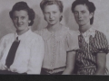 Drei junge Frauen 1939-40. V. li.: Maria Riesinger, Katharina Franz, Lina Tausch