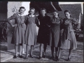 Mädchen des Jahrgangs 1926  im Jahr 1943 (v. li.) : Ros. Winandi, Magd. Rothen, Anna Bleizeffer, Elisab. Müller, Anna Fendler